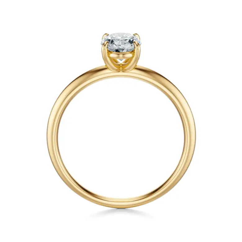 Pierścionek z owalnym diamentem